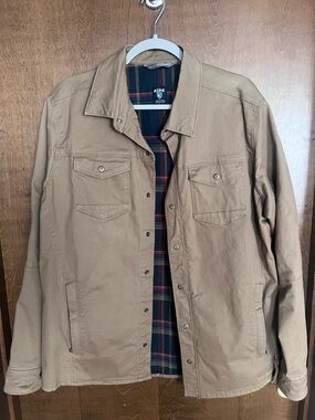 Kuhl Men's Khaki Lightweight Shirt Jacket with Plaid Lining